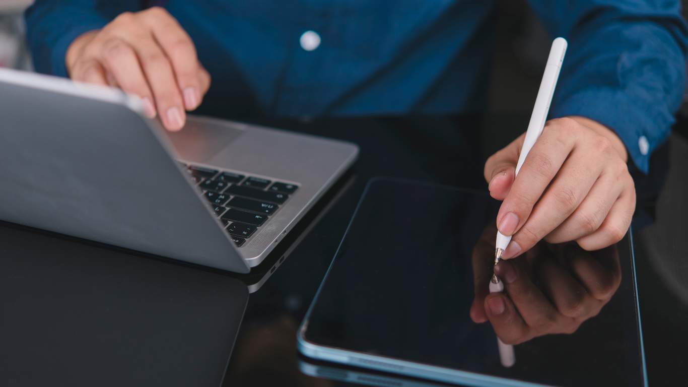 Digitális bizalom: miért nem elég, ha egy szoftverre csak „rámondják”, hogy biztonságos?